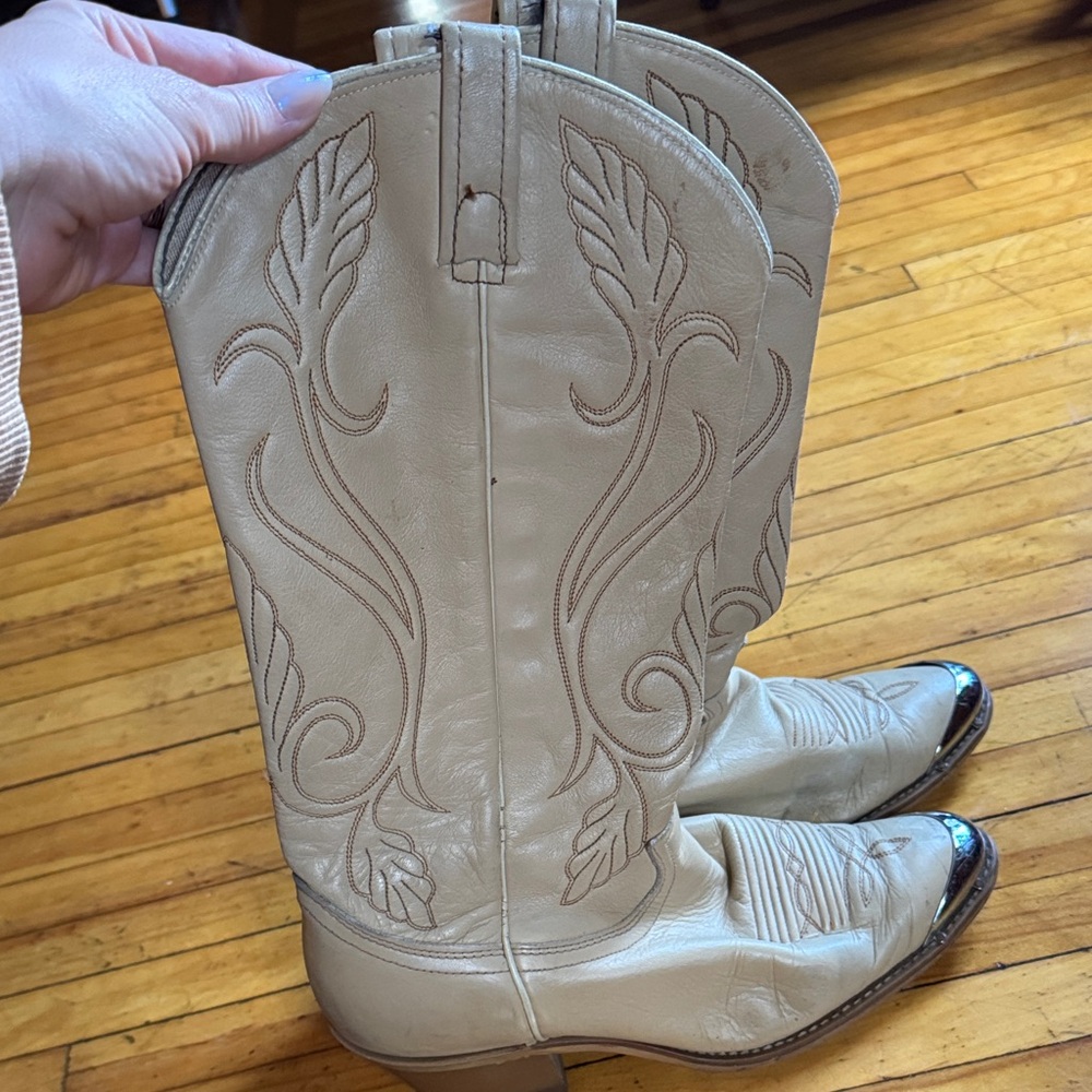 Vintage Cream Western Cowboy Boots